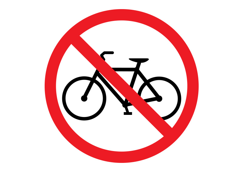 Передвижения запрещены. Дорожный знак велосипедистам проезд запрещен. Движение на велосипедах запрещено. Знак велосипедное движение запрещено. Табличка велосипед запрещен.
